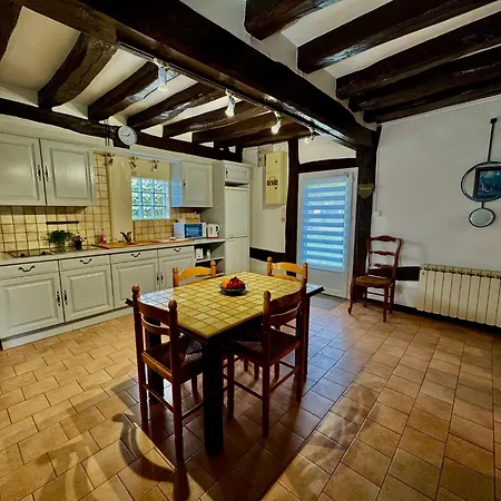 Maison Campagnarde, Au Calme, Proche D'evreux Vakantiehuis